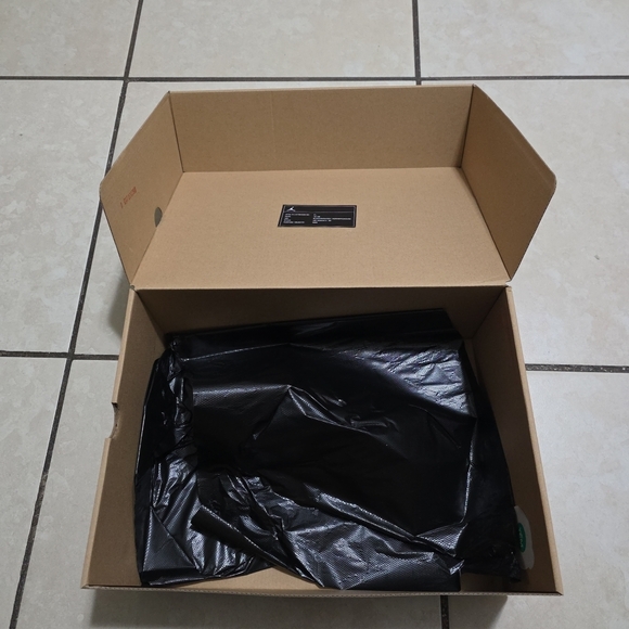 Empty Shoe Box - Picture 6 of 7